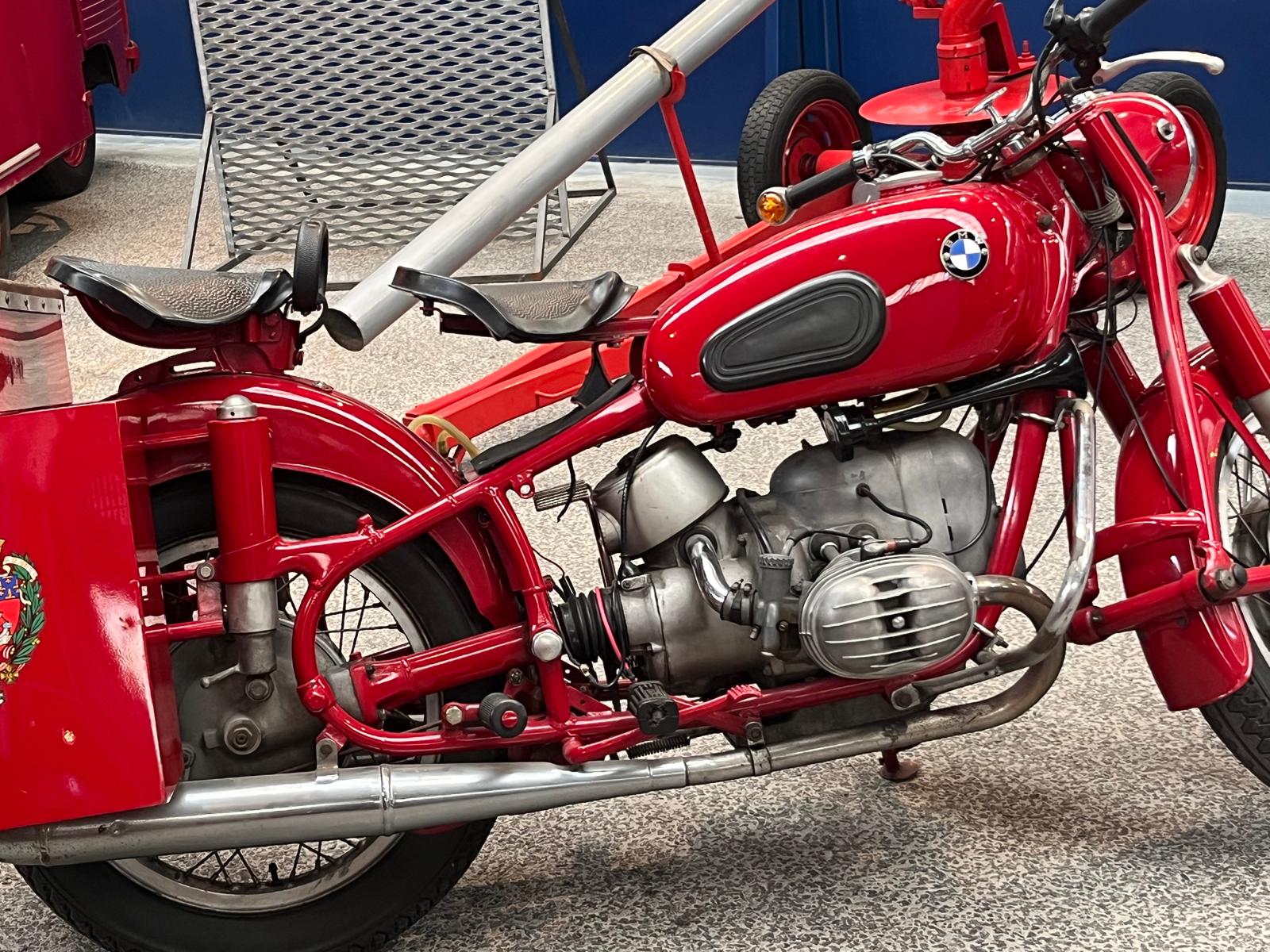 photographie d'une moto appartenant aux pompiers de Paris