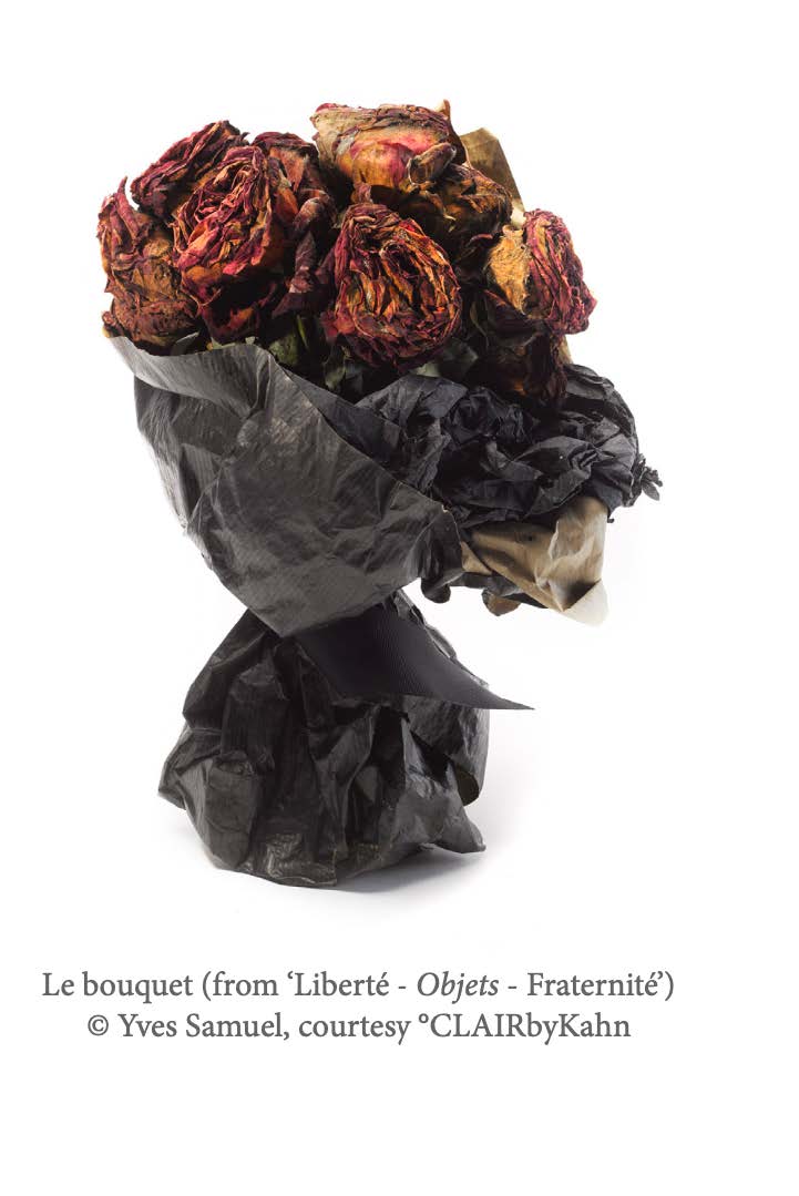 photographie d'un bouquet de fleurs fanées
