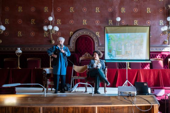 Noelle Herrenschmidt, aquarelliste reporter et Coralie de Souza Vernay, conservatrice du patrimoine au MMT