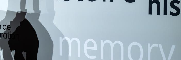 photographie d'une bâche avec le mot histoire et le mot memory